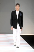 desfiles-emporioarmani-milaoverao2008men-184