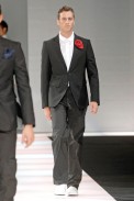 desfiles-emporioarmani-milaoverao2008men-186