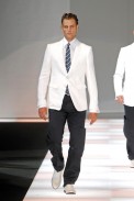 desfiles-emporioarmani-milaoverao2008men-187