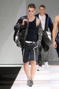 desfiles-emporioarmani-milaoverao2008men-190