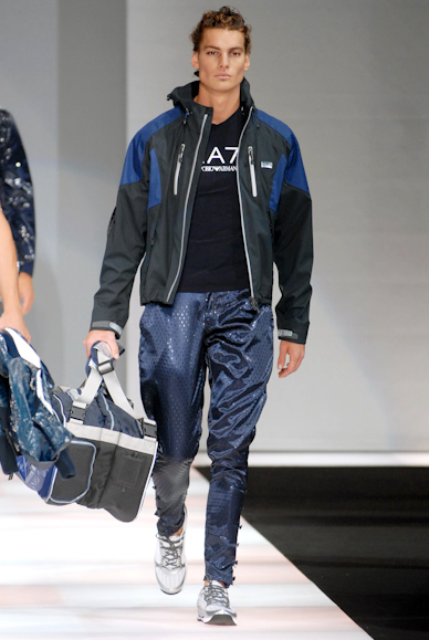 desfiles-emporioarmani-milaoverao2008men-192