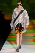 desfiles-emporioarmani-milaoverao2008men-197