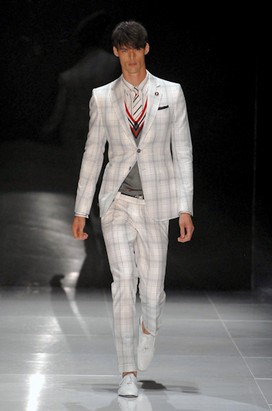 desfiles-gucci-milaoverao2008men-100