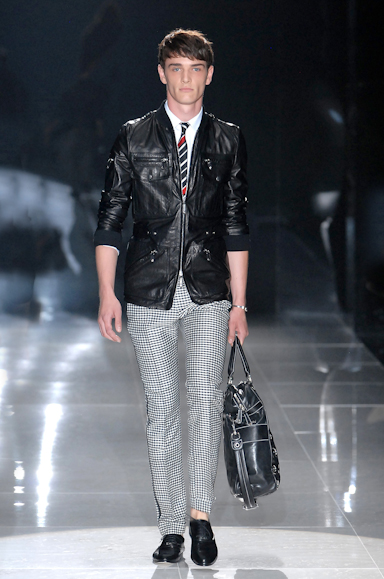 desfiles-gucci-milaoverao2008men-109