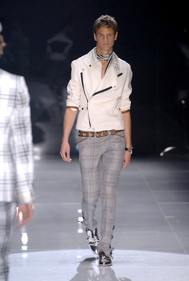 desfiles-gucci-milaoverao2008men-114