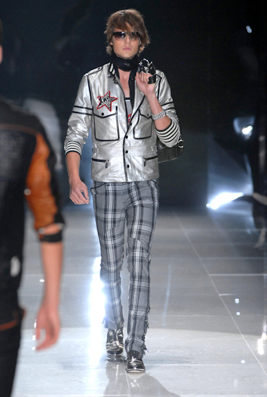 desfiles-gucci-milaoverao2008men-116