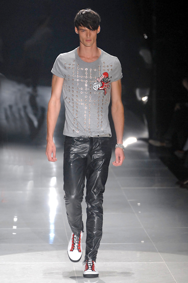 desfiles-gucci-milaoverao2008men-119