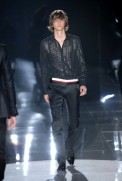 desfiles-gucci-milaoverao2008men-142