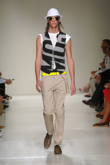 desfiles-moschino-milaoverao2008men-103