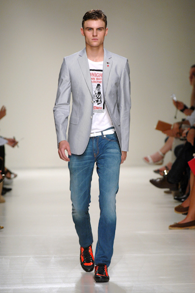 desfiles-moschino-milaoverao2008men-104