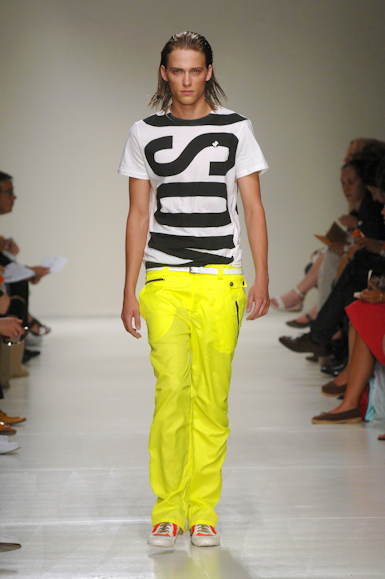 desfiles-moschino-milaoverao2008men-105