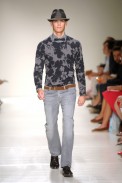 desfiles-moschino-milaoverao2008men-136