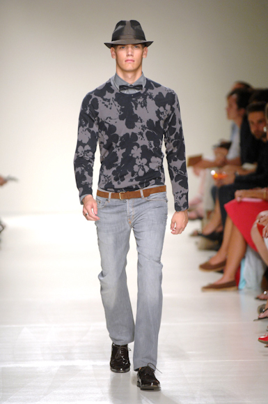 desfiles-moschino-milaoverao2008men-136