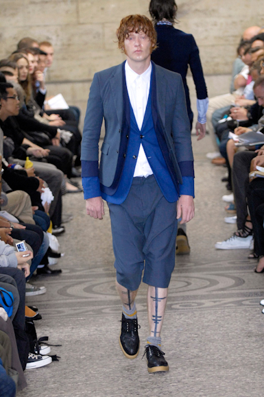 desfiles-commedesgarcons-parisverao2008rtw-103