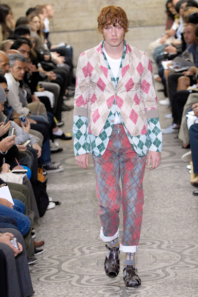 desfiles-commedesgarcons-parisverao2008rtw-125