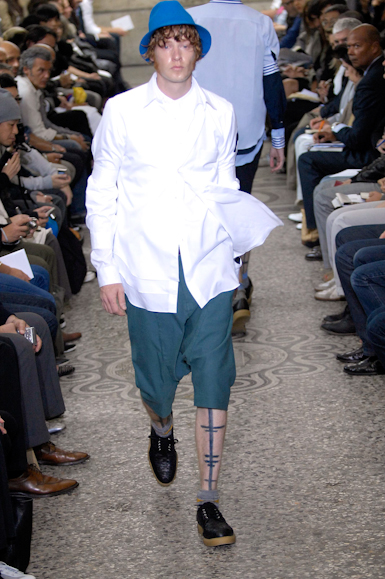 desfiles-commedesgarcons-parisverao2008rtw-136