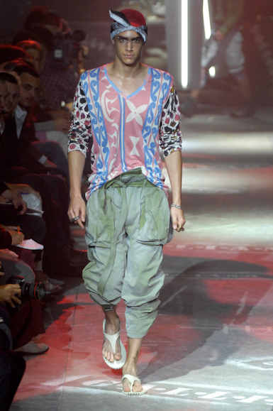 desfiles-johngalliano-parisverao2008men-101