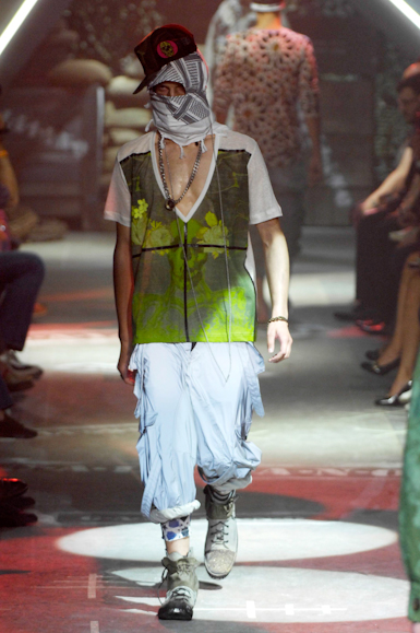 desfiles-johngalliano-parisverao2008men-103