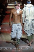 desfiles-johngalliano-parisverao2008men-105