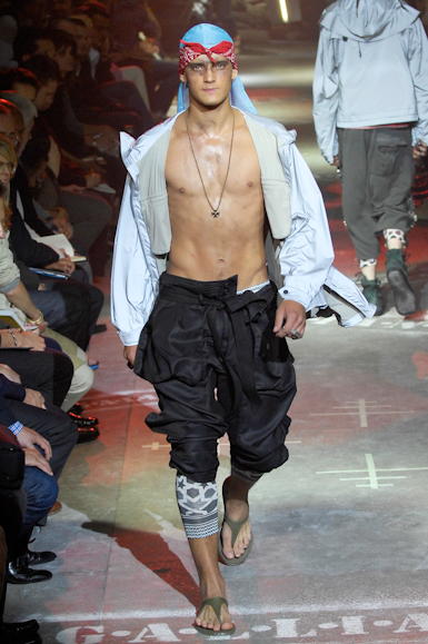 desfiles-johngalliano-parisverao2008men-111