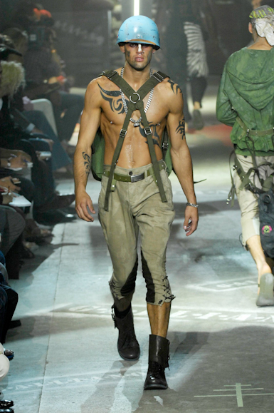 desfiles-johngalliano-parisverao2008men-114