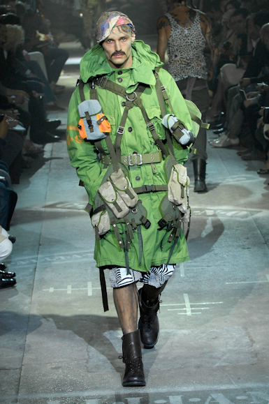 desfiles-johngalliano-parisverao2008men-117