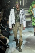 desfiles-johngalliano-parisverao2008men-118