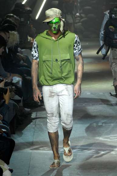 desfiles-johngalliano-parisverao2008men-119