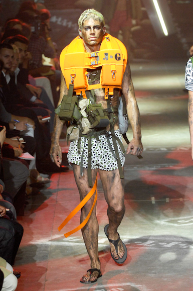 desfiles-johngalliano-parisverao2008men-120