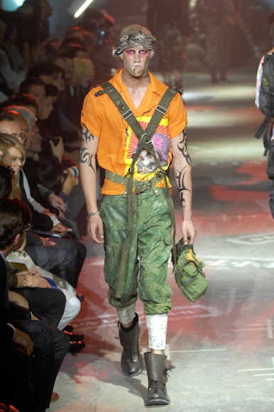 desfiles-johngalliano-parisverao2008men-124