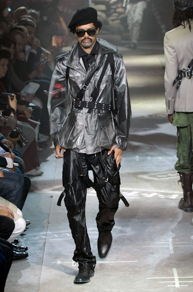 desfiles-johngalliano-parisverao2008men-140