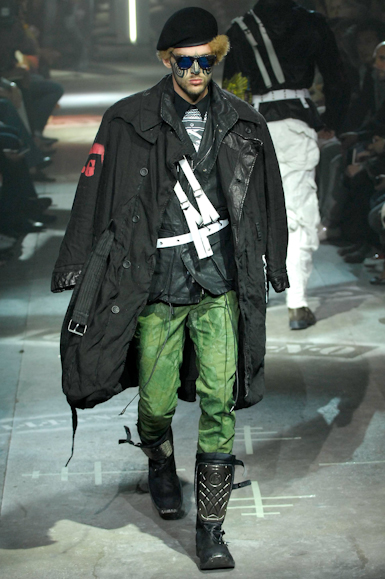 desfiles-johngalliano-parisverao2008men-142