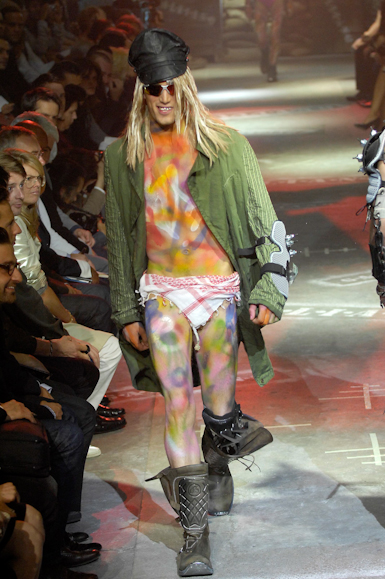 desfiles-johngalliano-parisverao2008men-156