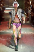 desfiles-johngalliano-parisverao2008men-157