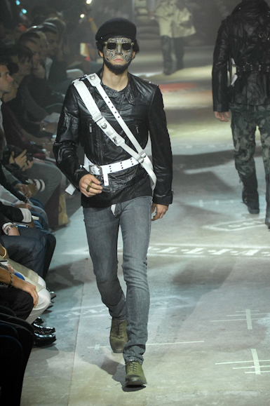 desfiles-johngalliano-parisverao2008men-146