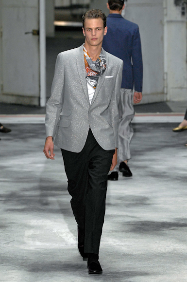 desfiles-ysl-parisverao2008men-125