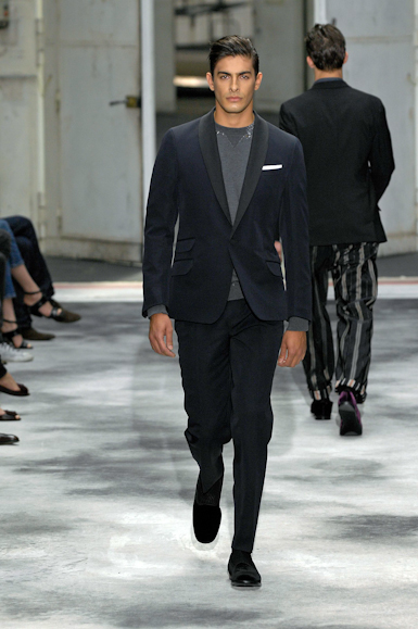 desfiles-ysl-parisverao2008men-131