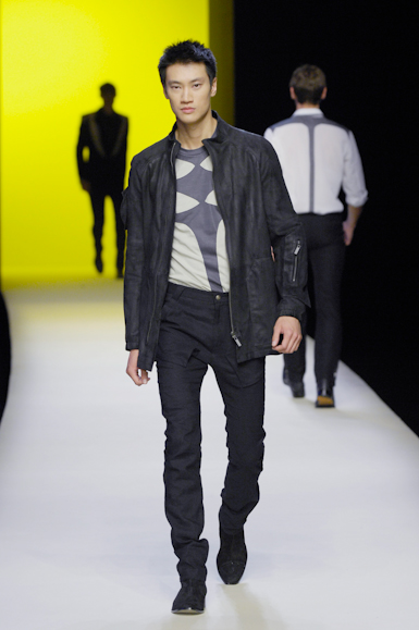 desfiles-thierrymugler-parisverao2008men-120