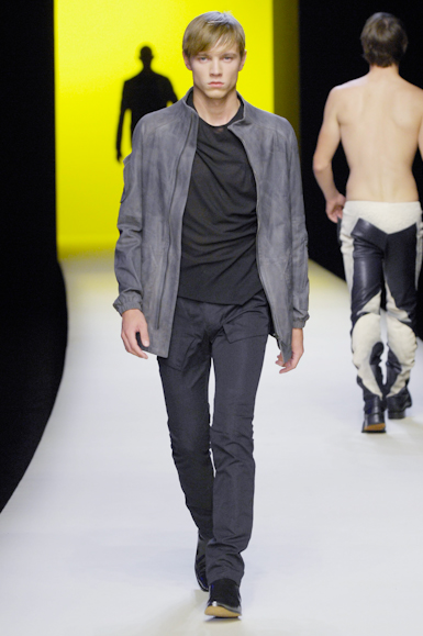 desfiles-thierrymugler-parisverao2008men-125