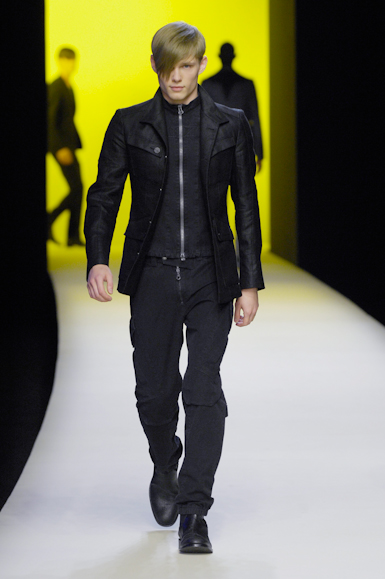 desfiles-thierrymugler-parisverao2008men-128