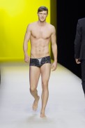 desfiles-thierrymugler-parisverao2008men-133
