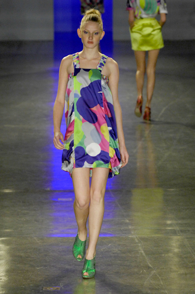 desfiles-zigfreda-saopauloverao2008rtw-113