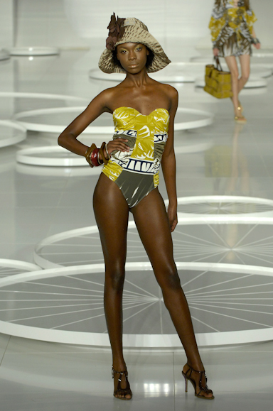 desfiles-aguadecoco-saopauloverao2008rtw-111