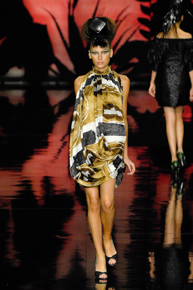 desfiles-andrelima-saopauloverao2008rtw-111