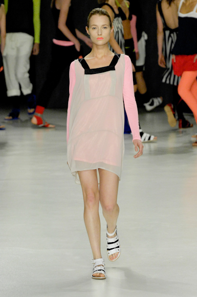 desfiles-carlotajoakina-saopauloverao2008rtw-122