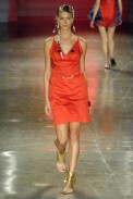 desfiles-fabiabercsek-saopauloverao2008rtw-110