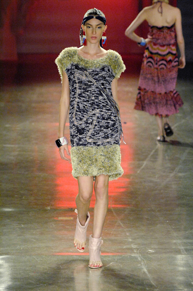 desfiles-fabiabercsek-saopauloverao2008rtw-115