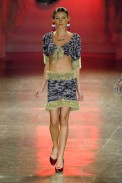 desfiles-fabiabercsek-saopauloverao2008rtw-116