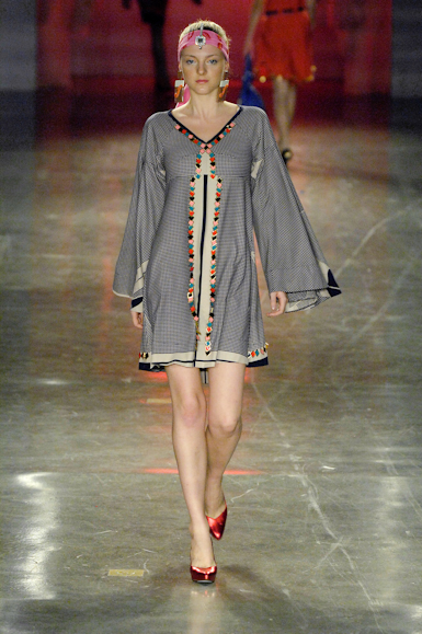 desfiles-fabiabercsek-saopauloverao2008rtw-125