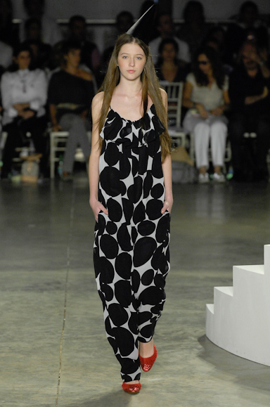desfiles-fausehaten-saopauloverao2008rtw-100